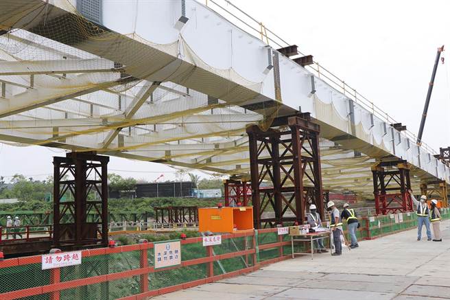嘉義市盧山橋新建工程進度超前。（廖素慧攝）