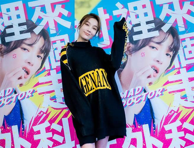 蔡淑臻主演的《村里来了个暴走女外科》试片口碑极佳。（公视提供）