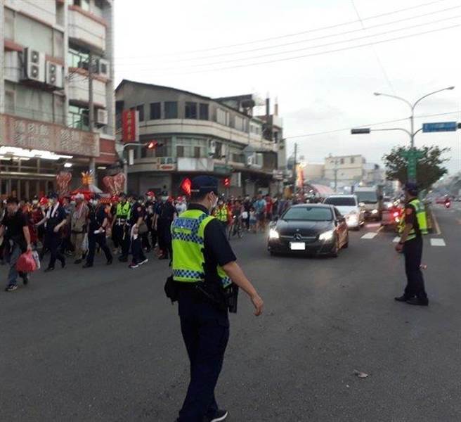 2022大甲镇澜宫妈祖为期9天8夜遶境活动，于8日展开，警方共计动员2400名警力维安。（台中市警察局提供／张妍溱台中传真）