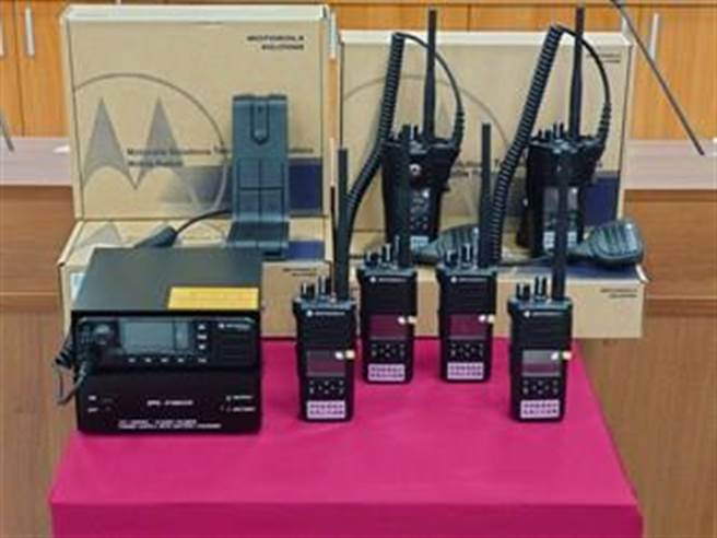 台中市消防局1500多名外勤救灾人员以往使用无线电系统，目前逐步汰换旧换新，升级为数位无线电系统。（台中市消防局提供／张妍溱台中传真）