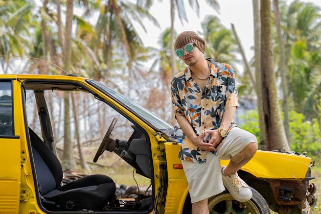 黃明志認為做事要高調，做人要低調。亞洲通文創提供