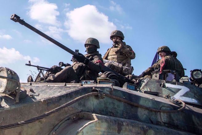 图为俄军坦克开入乌克兰顿巴斯（Donbas）的资料画面。（达志图库／TGP）