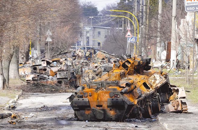 俄羅斯軍隊入侵烏克蘭，被指控屠殺大量平民，犯下戰爭罪。（圖/美聯社）