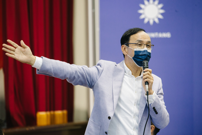 國民黨主席朱立倫(見圖)7日出席青年訓練營「藍海戰鬥營」，聆聽完33位參選人1分鐘簡報後，分享自己打選戰心得，朱意有所指地說，他期許大家成為這個黨未來的戰力，所謂的戰力不是口才好會辯，而是黨整體最大的助力，而非破壞團結的人。(郭吉銓攝)