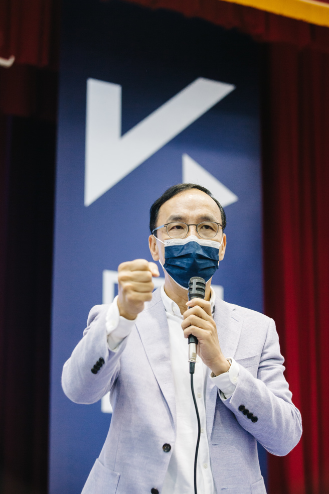 國民黨主席朱立倫(見圖)7日出席青年訓練營「藍海戰鬥營」，聆聽完33位參選人1分鐘簡報後，分享自己打選戰心得，朱意有所指地說，他期許大家成為這個黨未來的戰力，所謂的戰力不是口才好會辯，而是黨整體最大的助力，而非破壞團結的人。(郭吉銓攝)