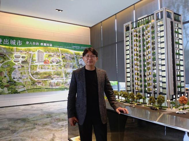 （亚昕集团董事长姚连地7日到台中参加14期「亚昕一沐」开工动土典礼！图／业者提供）