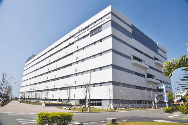 前瞻创新大楼引资百亿，为前镇园区10年更新再造计画注入活水。图／经济部加工出口区管理处提供