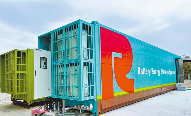 除了提供電動車電動船電動大巴等載具的電控系統龐大實績，利佳興業的儲能櫃也完成東吉嶼、核研所等公共工程案，口碑不俗。圖／業者提供