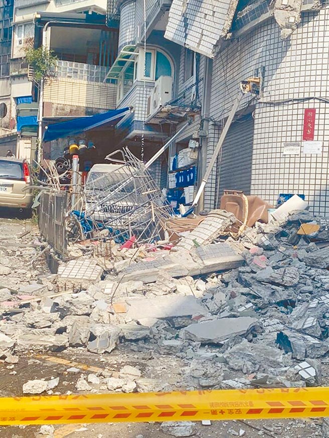 台北市再兴社区日前传出外墙崩塌，市议员王欣仪指出，该处整片山坡地社区均是38年以上老公寓，却因位于环境敏感区等因素难以都更及改建。（北市府提供／黄婉婷台北传真）