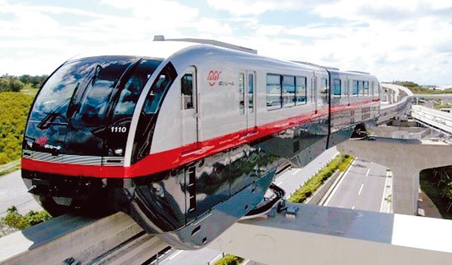 台南捷運拍板決定採用高架單軌型式。圖為日本沖繩的高架單軌列車。（交通局提供／洪榮志台南傳真）