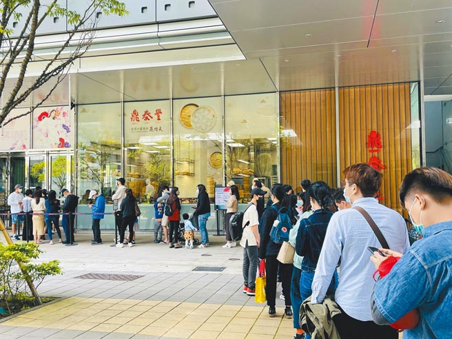 遠百信義A13清明連假吸引不少親子客群遊玩。（遠百提供）