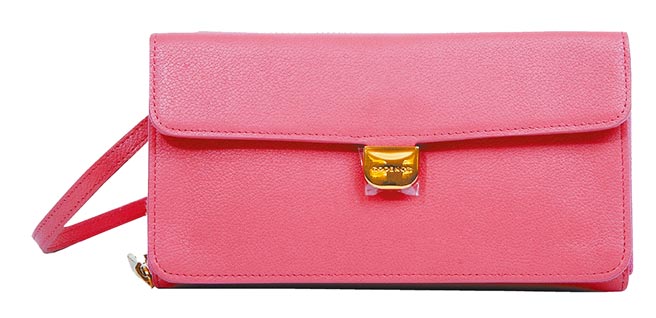 大葉高島屋的russet ZODENCE土耳其牛皮皮夾包，原價4480元，優惠價4032元。 （大葉高島屋提供）