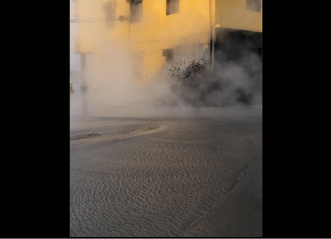 屏东县万丹泥火山今(8日)清晨喷发。（图/屏东县万丹乡湾内村长陈玉意授权提供）