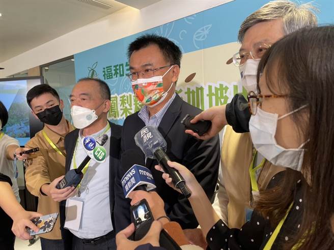 台灣釋迦、鳳梨、蓮霧1、2月受到大陸暫停輸入影響，出口年增率下降。對此，農委會主委陳吉仲表示，仍然會透過兩岸動植物檢疫管道，極力希望對岸坐下來討論。（蔡雯如攝）