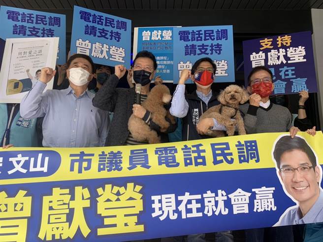 黨內戰鬥藍發起人、中廣董事長趙少康（中間）。（黃婉婷攝）