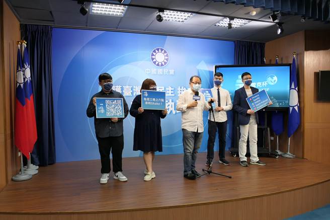 國民黨國際部今天舉行Podcast節目「留聲雪克杯 Mind Shaker」開箱記者會。（趙婉淳攝）