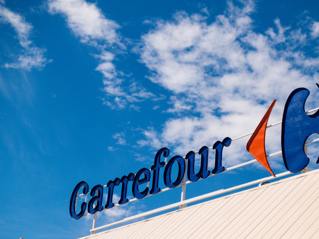 一名男网友表示，到家乐福卖场购物，发现生鲜蔬果区有提供孩子免费麵包，令他又惊又喜。（图／示意图，达志影像）