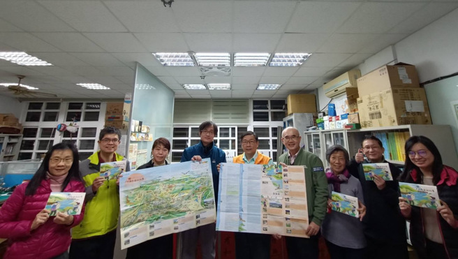 「聽-大嵙崁溪說故事」流域地圖的視角，從三峽鶯歌區三百年前先民進入拓墾路線開展，爬梳三百多年以來，三峽茶金歲月及藍染產業地文史脈絡。