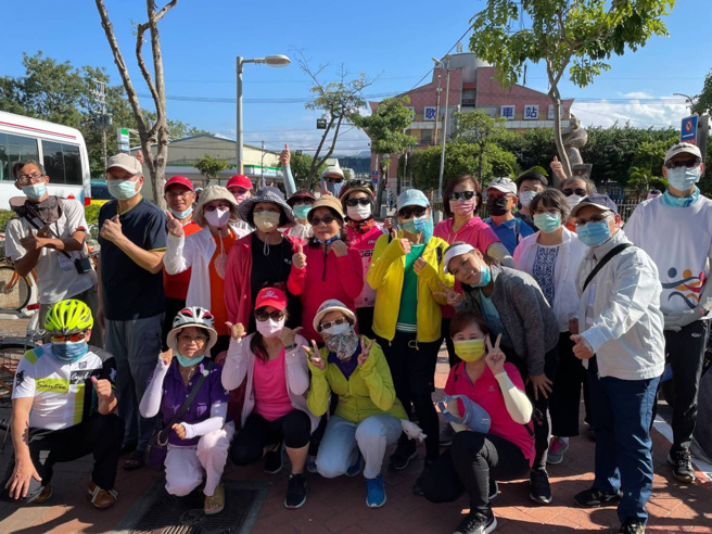 教育局將持續攜手社區大學及公私立部門共同推展終身學習與公民素養，也歡迎市民朋友參加鄰近社區大學多采多姿的各項課程、活動及講座。