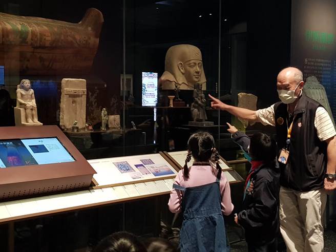 小朋友對埃及文化充滿好奇。（圖由世界宗教博物館提供）