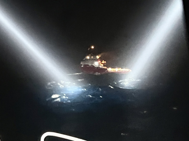 狮子山籍货轮澎湖海域漂流， 6名韩籍船员失踪，海巡寻获2遗体。(海巡署提供)