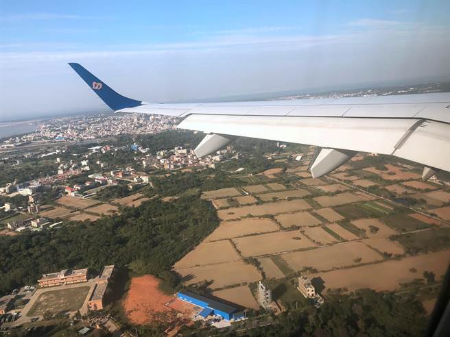 端午3天連假台金航線機位，4／11上午9時開放訂位，共提供404架次、5萬264個座位數。（李金生攝）