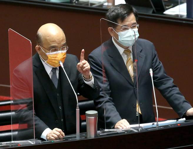 行政院长苏贞昌（左）。（赵双杰摄）