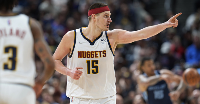 他達成單季2000分1000籃板500助攻數據(美聯社)