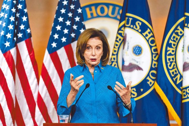 美国拜登总统以「美俄战争将是世界大战」为由拒绝出兵乌克兰，那么「美中战争」在同个逻辑下推论又何尝不是世界大战？美国眾议院议长裴洛西访台生变，或许是福不是祸。(图／美联社)
