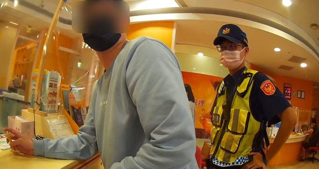 屏东从事电子业的28岁曾姓男子，日前在交友软体结识女友后，女友称想援助乌克兰，曾男竟深信不疑、准备把所有积蓄78万匯给女友助她行善。（警方提供／谢佳潾屏东传真）