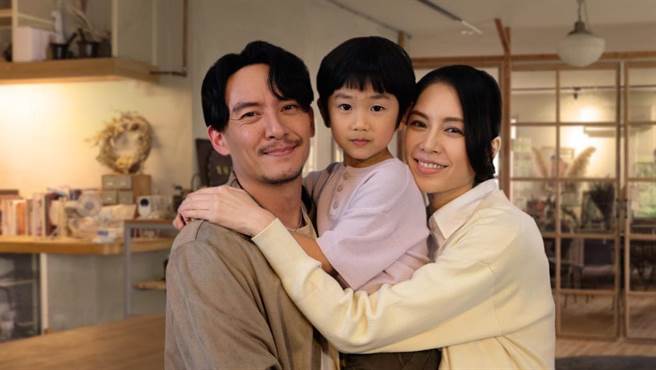 廖奕琁與張震在電影《永生號》飾演夫妻，有不少親密戲。