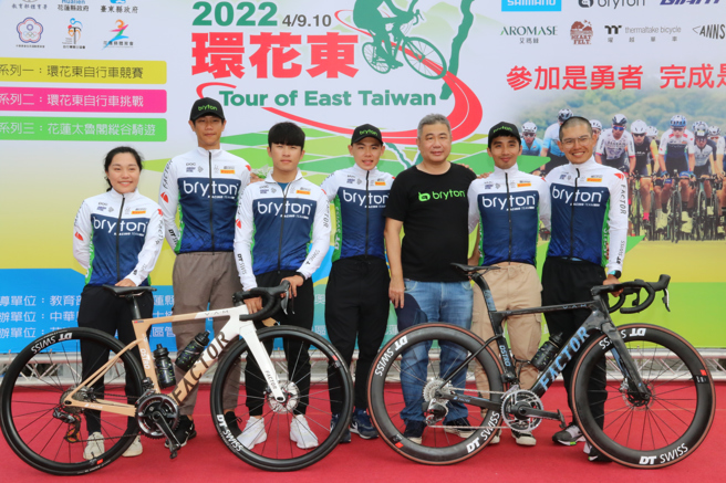 Bryton Racing Team今年依旧由领队王圣慜（右3）领军参赛。（Bryton提供）