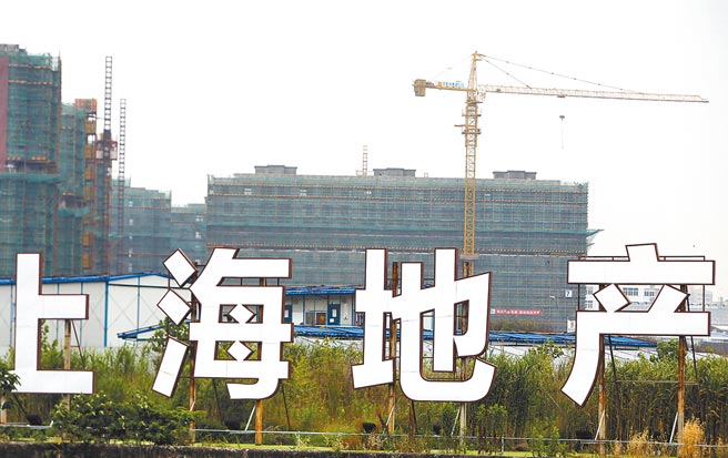 大陆多地持续受疫情衝击，因疫情推迟还房贷登上热搜第一。对此，多家银行做法不一。（中新社）