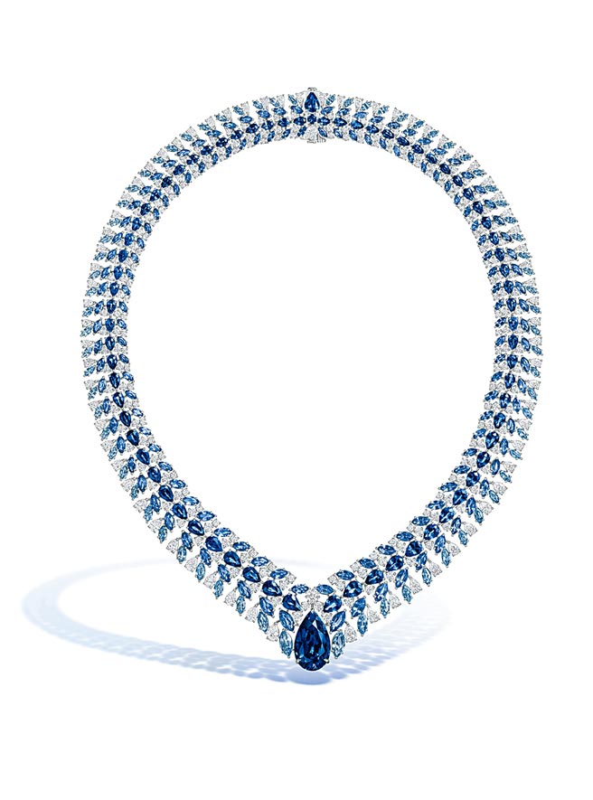 海瑞温斯顿Marvelous Creations顶级珠宝系列Blue Python蓝宝石蟒蛇项炼，约2600万元。（Harry Winston提供）