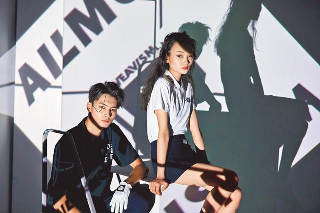WEAVISM织本主义 ╳AILMOS GOLF ，以低彩度打造潮流高球装。（WEAVISM织本主义提供）