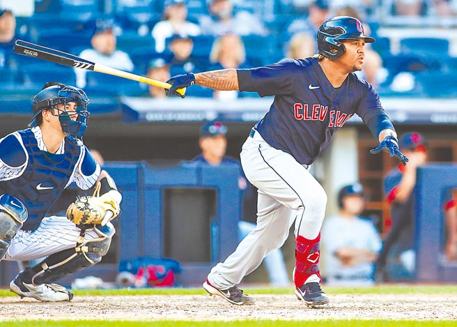 守护者队昨天跟明星三垒手荷西拉米雷兹完成5年续约。（路透资料照片）