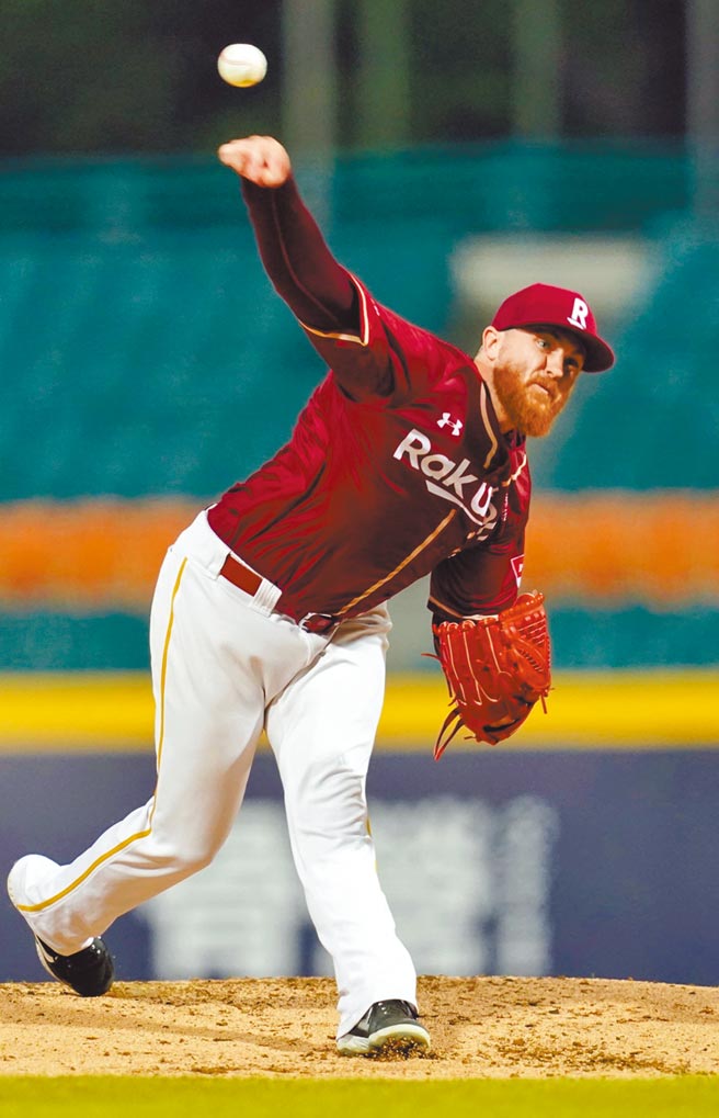 桃猿先发投手狂威昨主投6局丢2分，拿下本季首场胜投。（乐天桃猿提供）