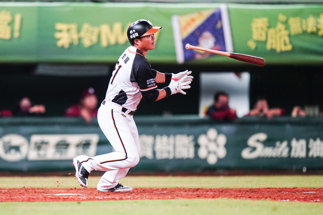 統一獅胡金龍敲出追平全壘打。（統一獅提供）