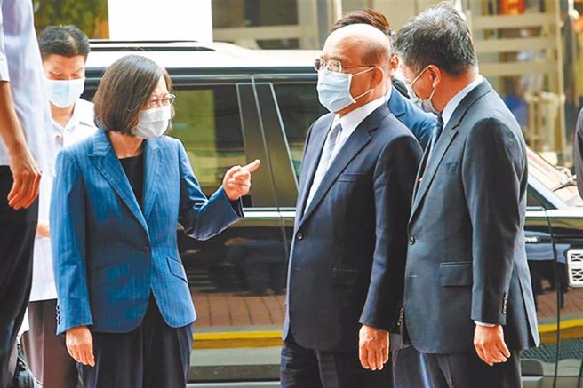 本土疫情炸鍋，不少專家及地方首長認為，與政府放寬入境政策有關。（資料照）