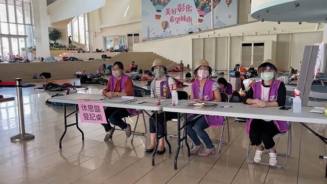 縣府呼籲民眾配合縣府人員相關防疫措施，確保防疫做到滴水不漏。(民眾提供／吳建輝彰化傳真)