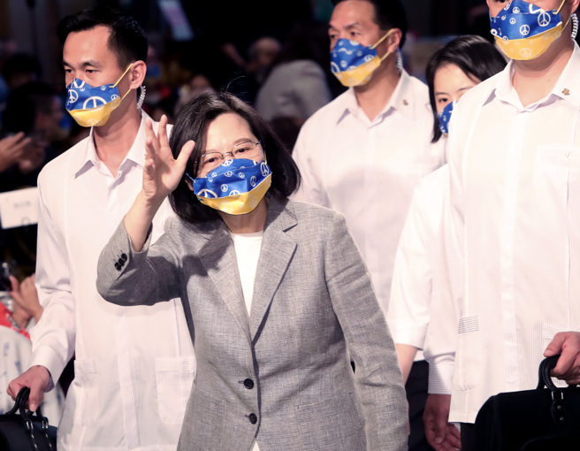 府院定调「新台湾模式」防疫。（郑任南摄）