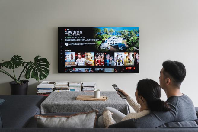 Sony的BRAVIA XR机种搭载Sony 顶尖影像处理器XR，可模拟人类观看与聆听的方式运作，为「 Perfect for PlayStation5 」推荐机种，定价5万2900元起。（Sony提供）