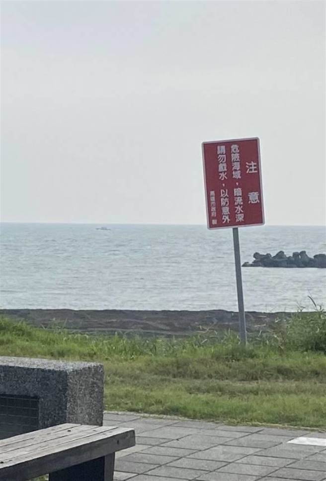 养工处于附近设置告示牌。（养工处提供／洪靖宜高雄传真）