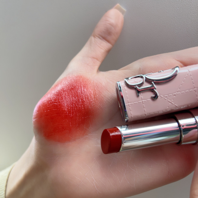迪奥瘾诱唇膏#Dior 8。（图／邱映慈摄）