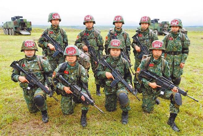 陸軍特戰指揮部女兵。（本報資料照片）