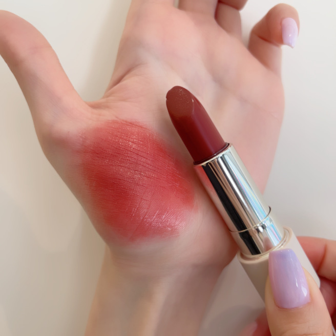 RMK莹柔润透口红#14 Willpower。（图／邱映慈摄）