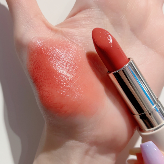 RMK莹柔润透口红#08 Kind Heart。（图／邱映慈摄）