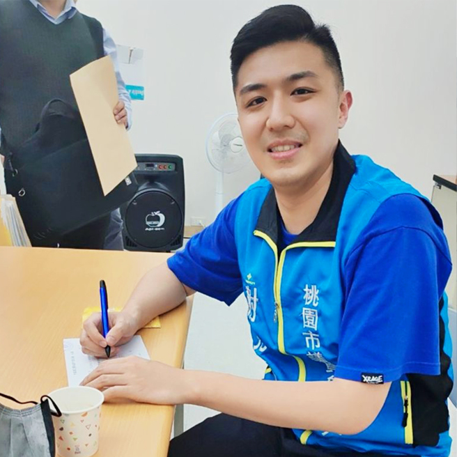 國民黨台南市議員謝龍介姪子、桃園市中壢區市議員參選人謝克洋。（圖／取自謝克洋臉書）