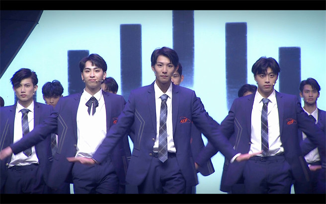 80位选手在〈原来的少年〉表现出超高的舞蹈实力。（野火娱乐提供）