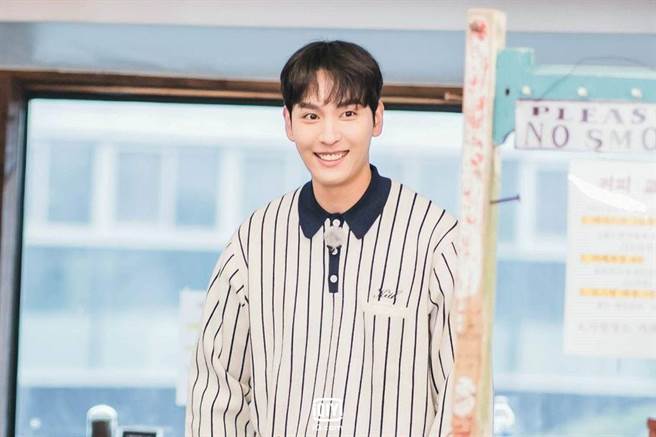 崔泰俊婚后首亮相综艺节目，担任《第六感3》最新一集嘉宾。（爱奇艺国际站提供）